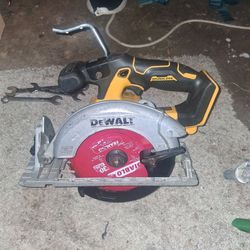 DeWalt XR Brushless Cordless Circular Saw