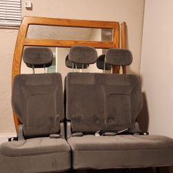 2005 Dodge Grand Caravan Seats