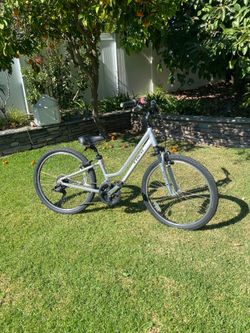 Like New Trek Shift2, 26” 21 Spd. Hybrid Bicycle