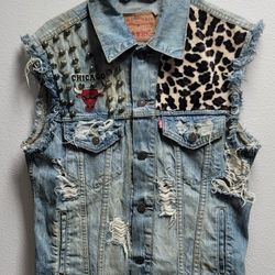 Levi's Custom Distressed Denim Vest Jacket Chicago Bulls Spikes