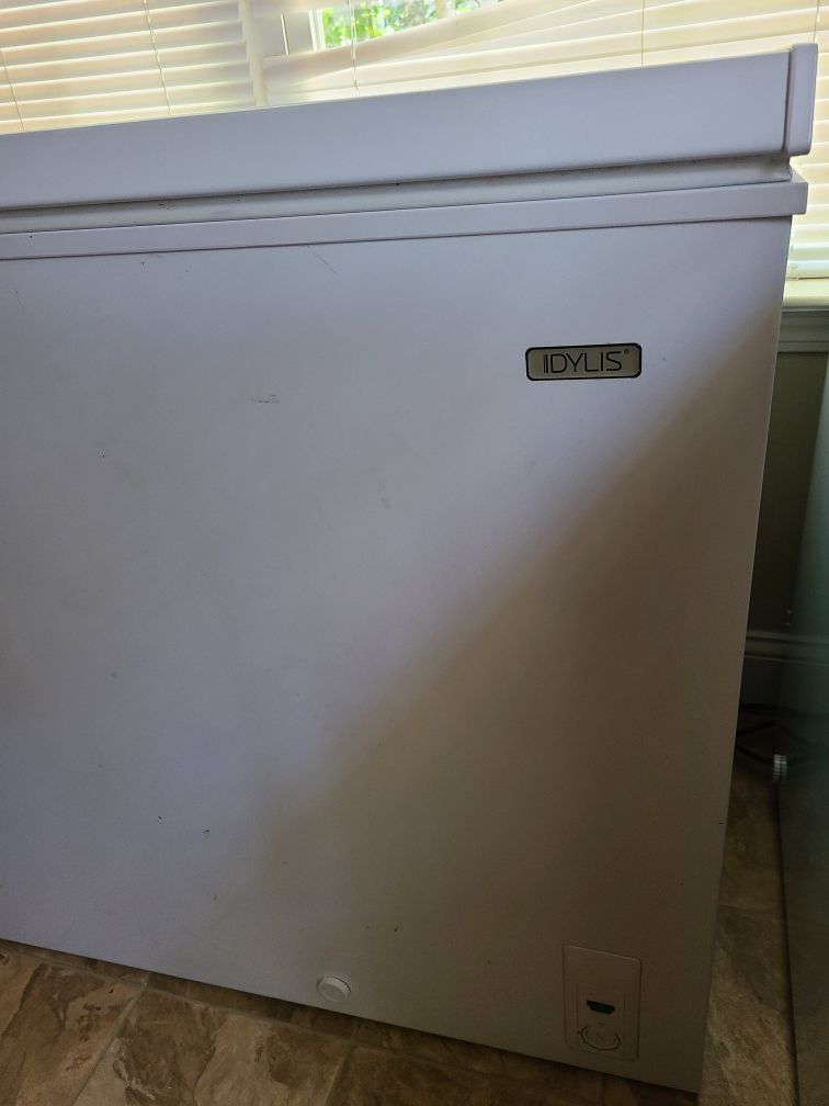 Idylis Chest/Deep Freezer For Parts or Repair