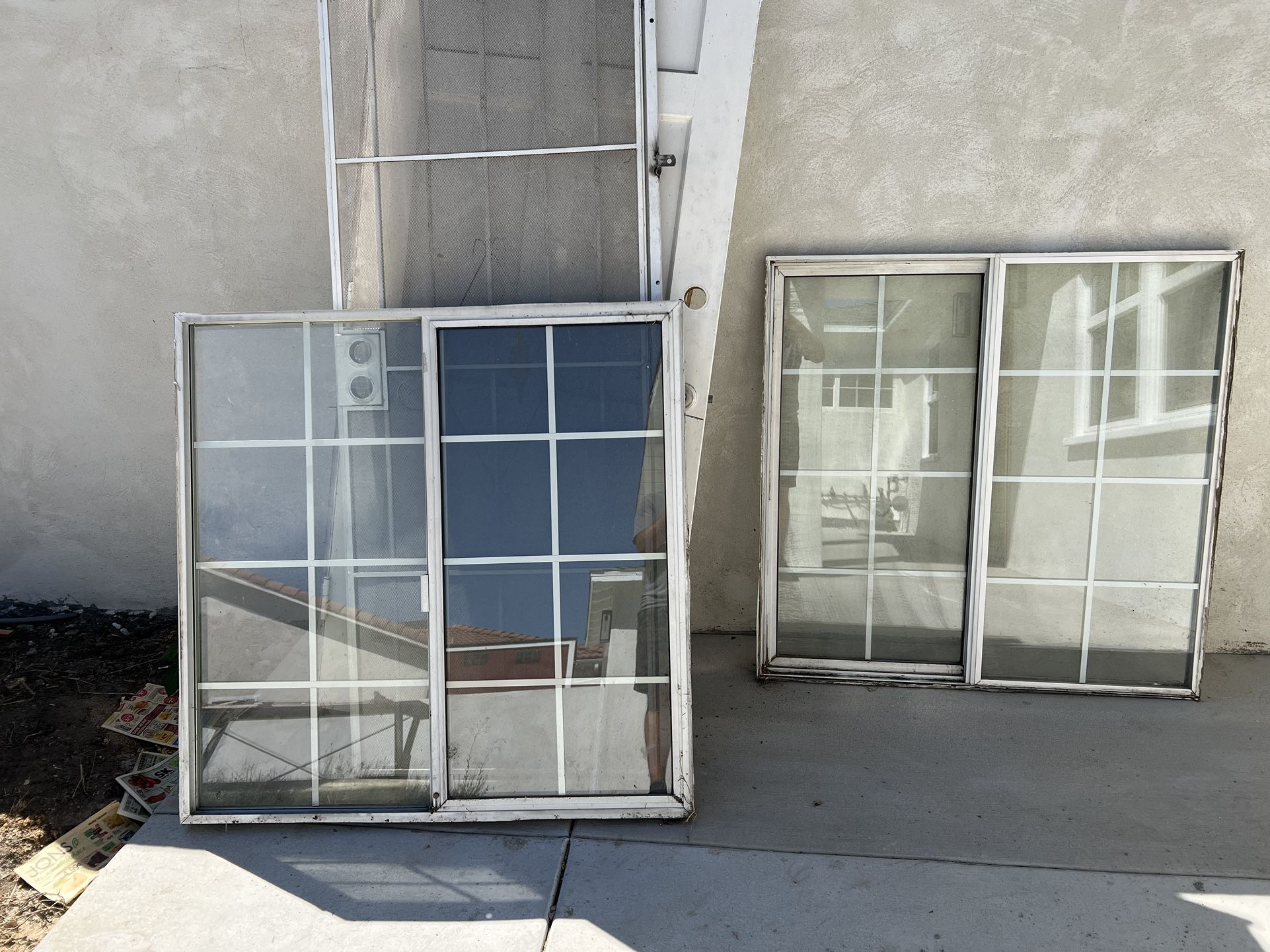 Windows 1-Vinyl 3’x4’, 2-aluminum 4’x4’