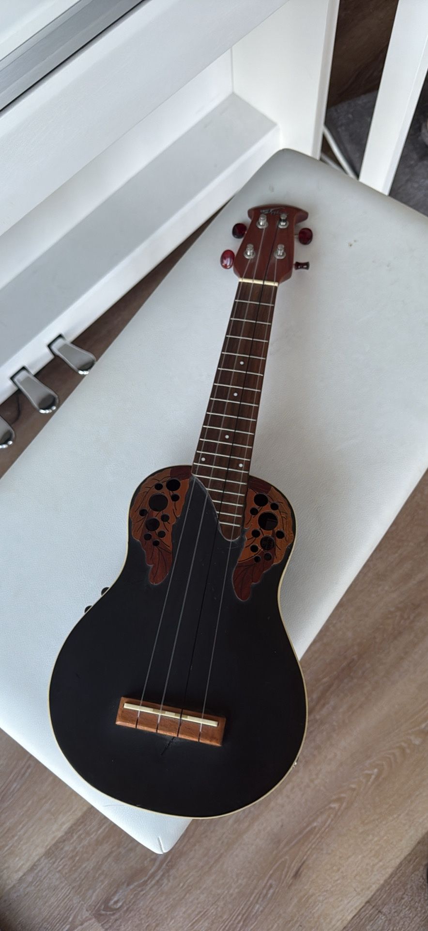 Applause By Ovation Ukulele