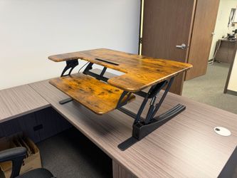 Adjustable desk