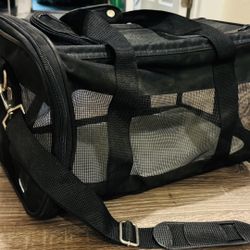 Small Dog/Cat/Pet Carrier 