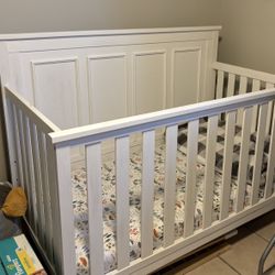 4-in-1 Convertible Crib W Mattress 