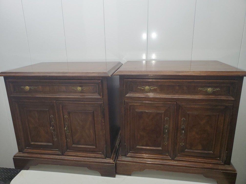 Vintage Drexel Heritage Tryon Manor Pair of Nightstands End Tables Bedside Tables