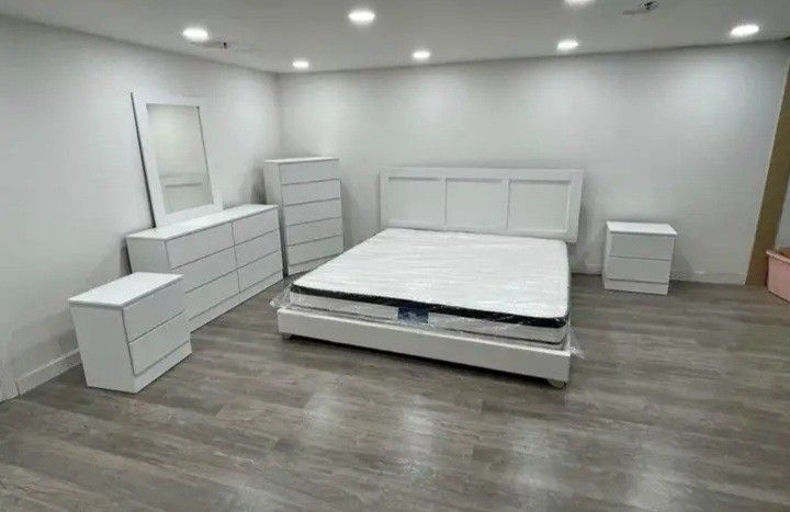 Bedroom Set // Juego De Cuarto