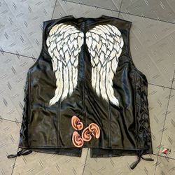 🎃 Halloween costume: black faux leather vest  - Daryl Dixon from The Walking Dead and necklace made of plastic ears