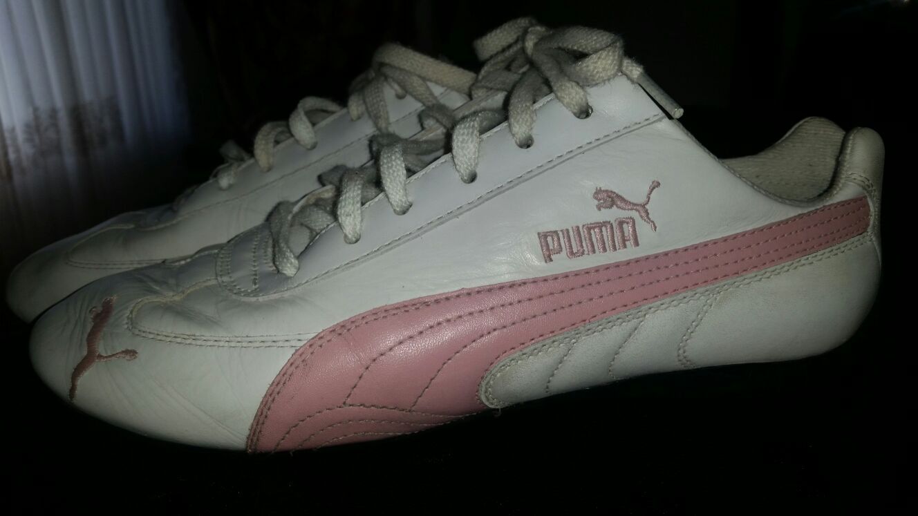 Puma white and pink tennis shoes size 10