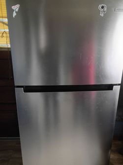 2 door refrigerator in very good condition GE