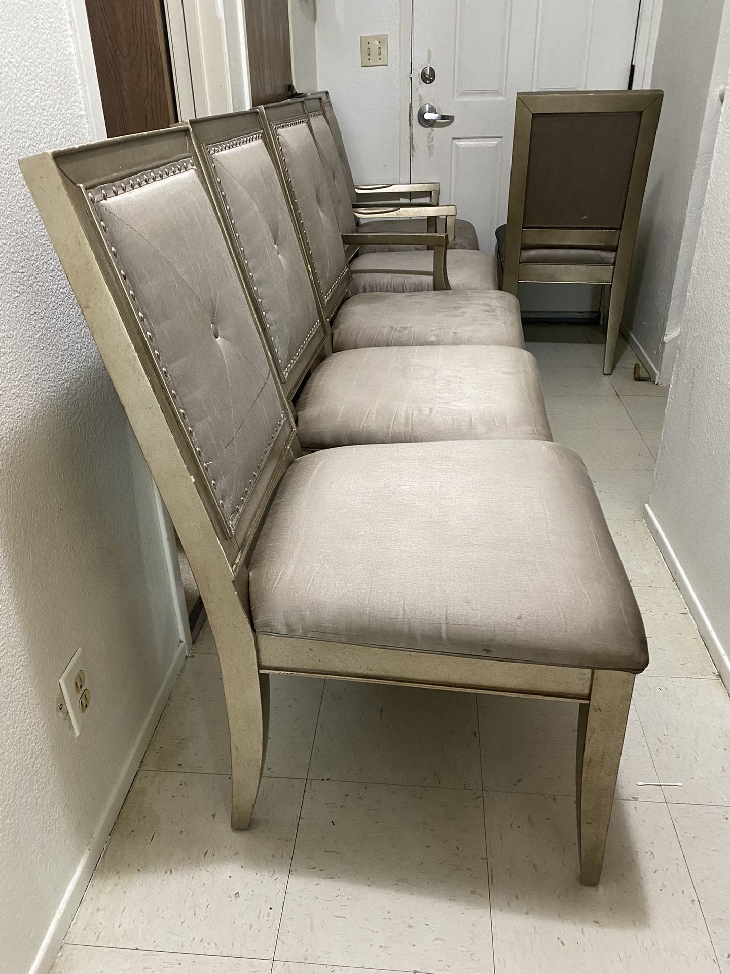 Chair / Sillas
