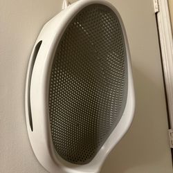 Angel bath seat