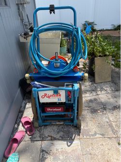 Riptide pool vacuum