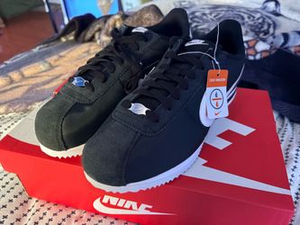 Nike Cortez Men’s Size 8 White/Black Brand New Never Worn