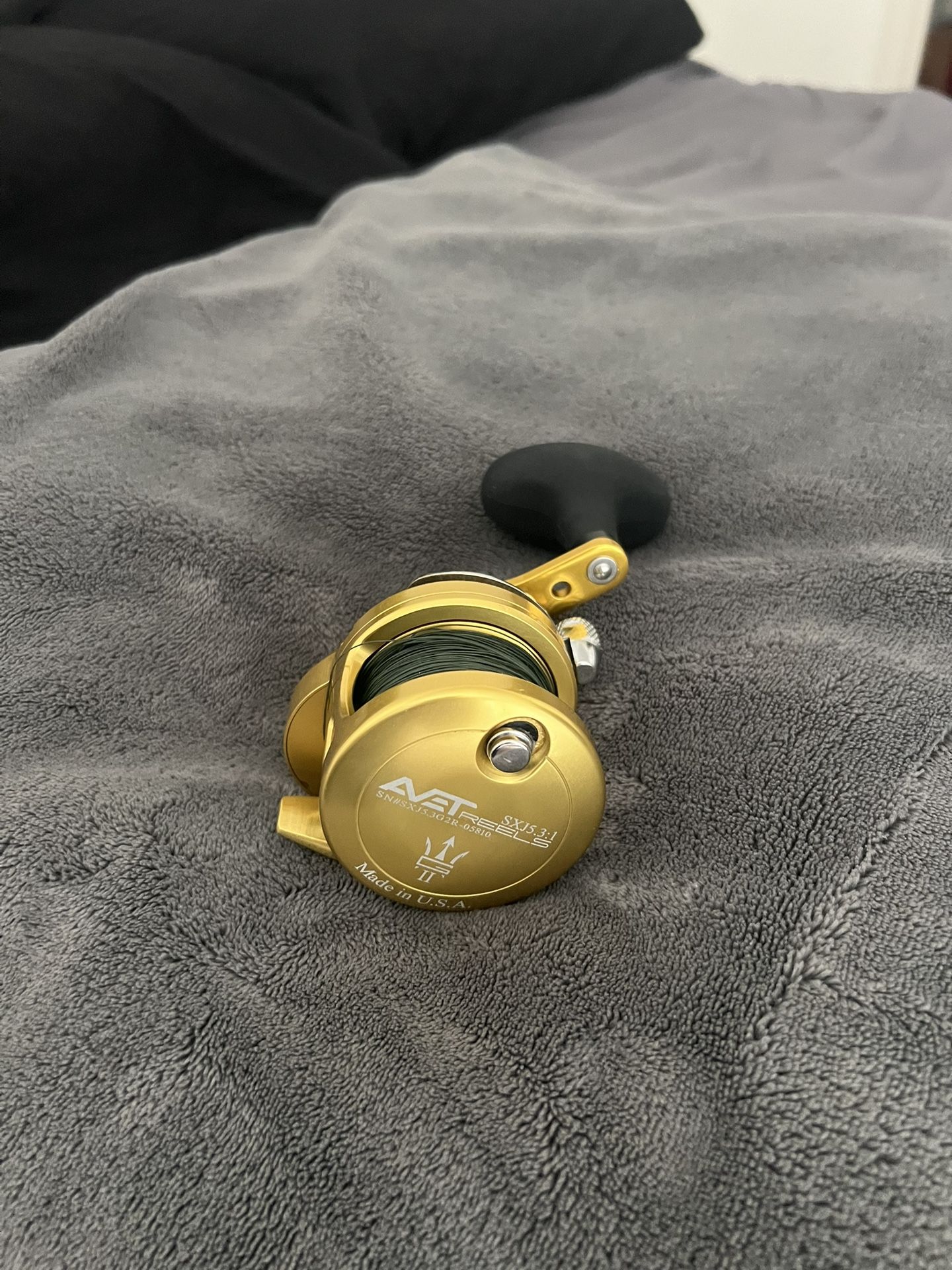 Avet G2 SXJ 5.3 Lever Drag Fishing Reel (right hand)