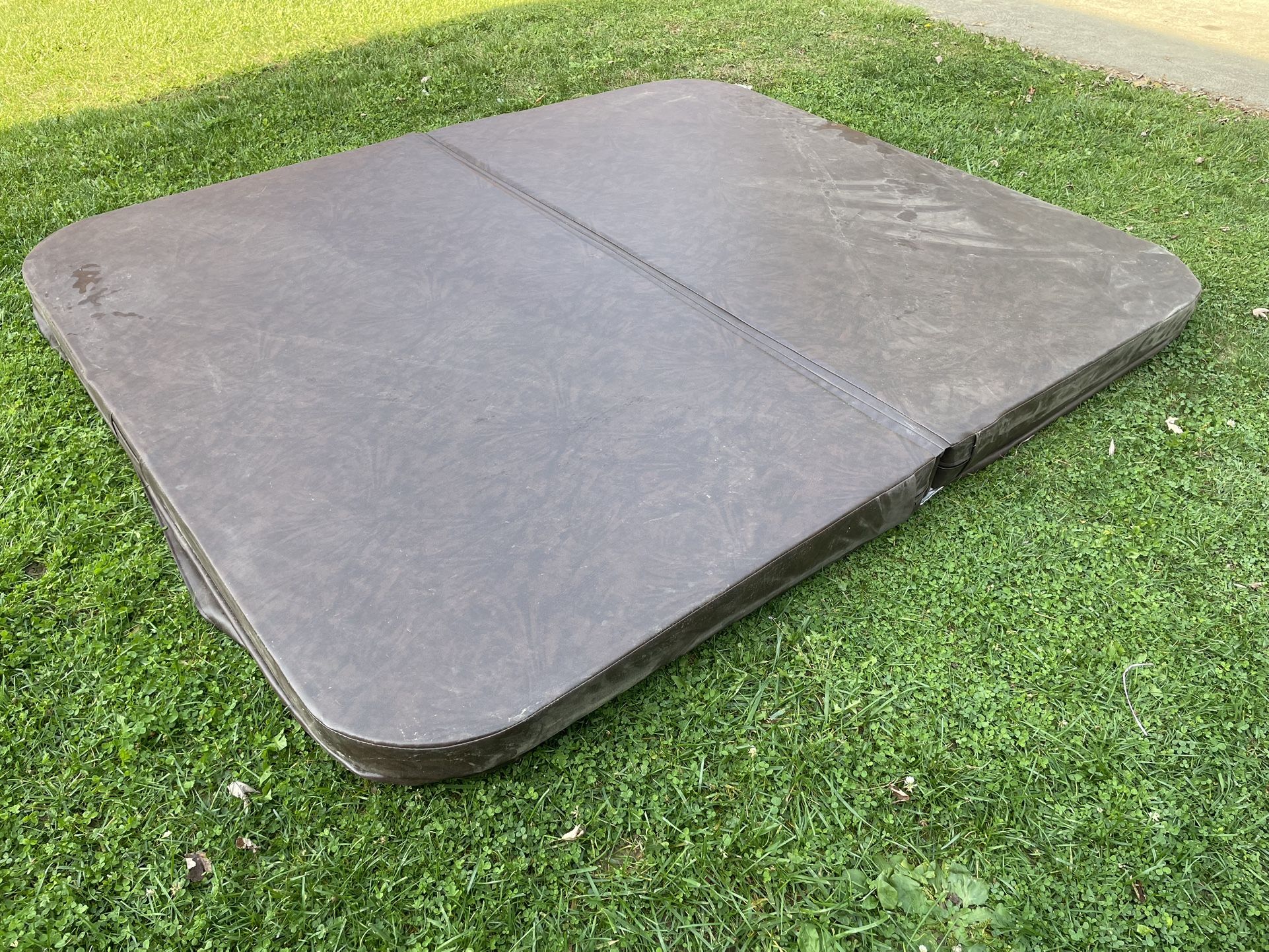 Brand New 80 X 93.5 Hot tub cover!!