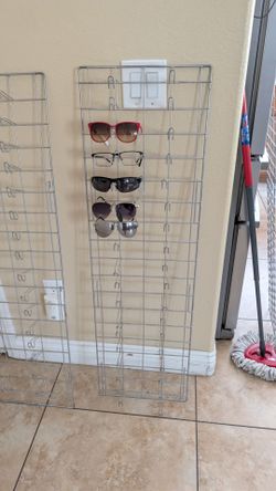 6 Sunglasses display it holds 37 pairs per rack
Display para lentes 36 lentes por cada racka