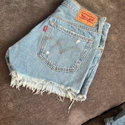 Women’s Levis 501 Short Size 25