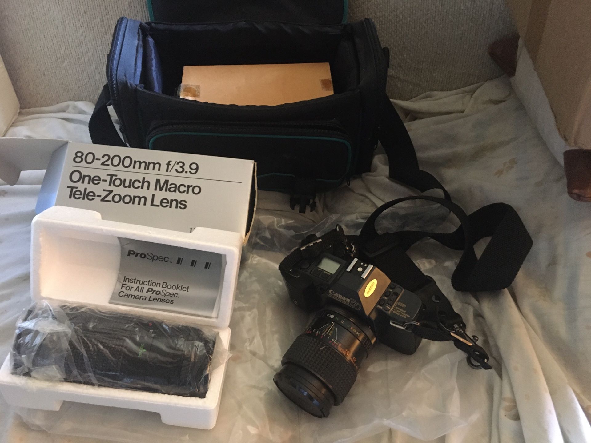 LNEW Professional canon 35mm camera with zoom lens and Keys only $250 firm