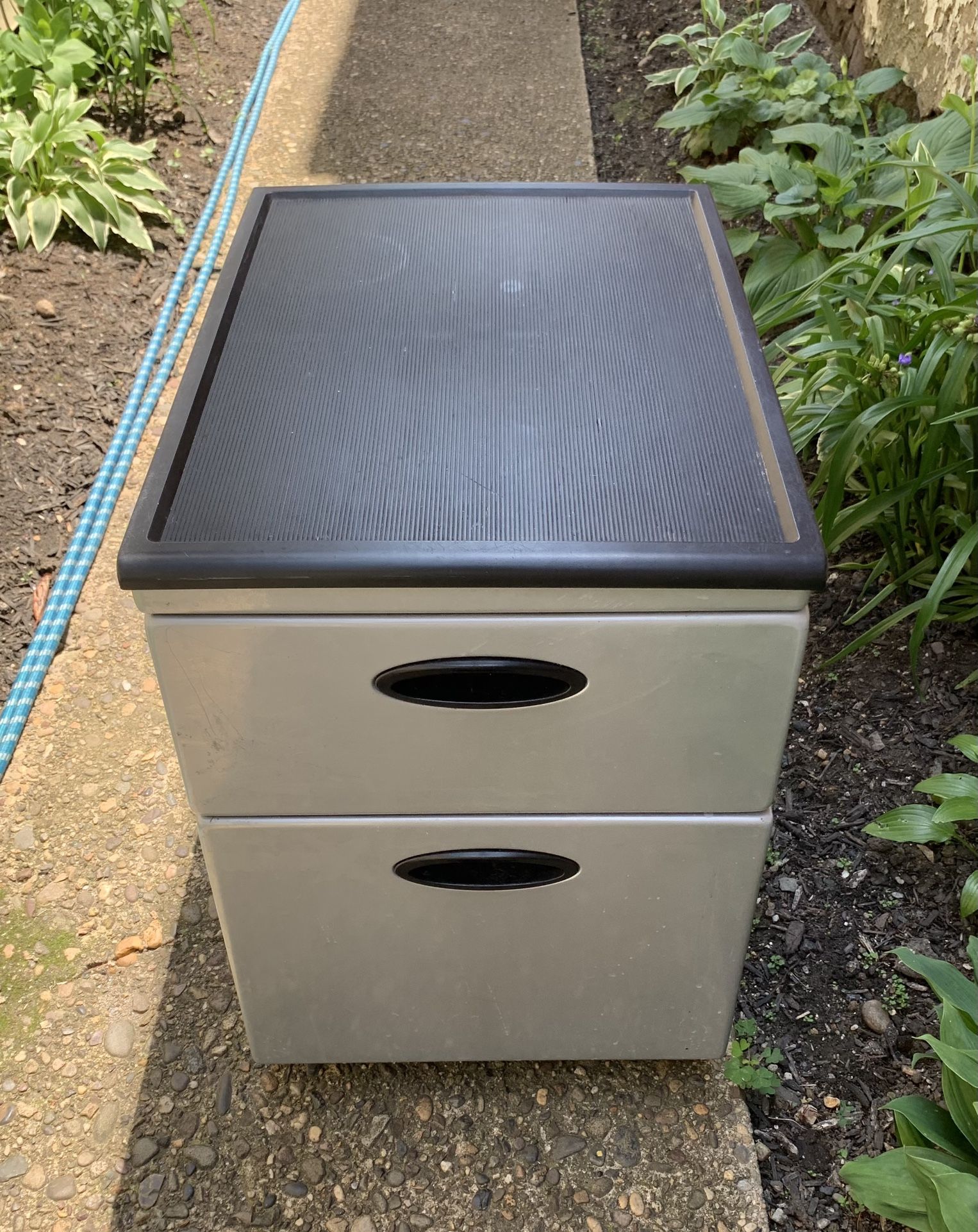 2 Drawer metal file Cabinet Studio RTA 15 1/2"W x 21 3/4"D x 22 1/4"H 2 Slot CD Storage Drawer Letter/Legal Size File Drawer Casters for Mobility acc
