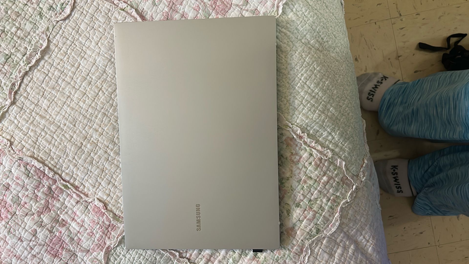 Galaxy book go laptop Like New