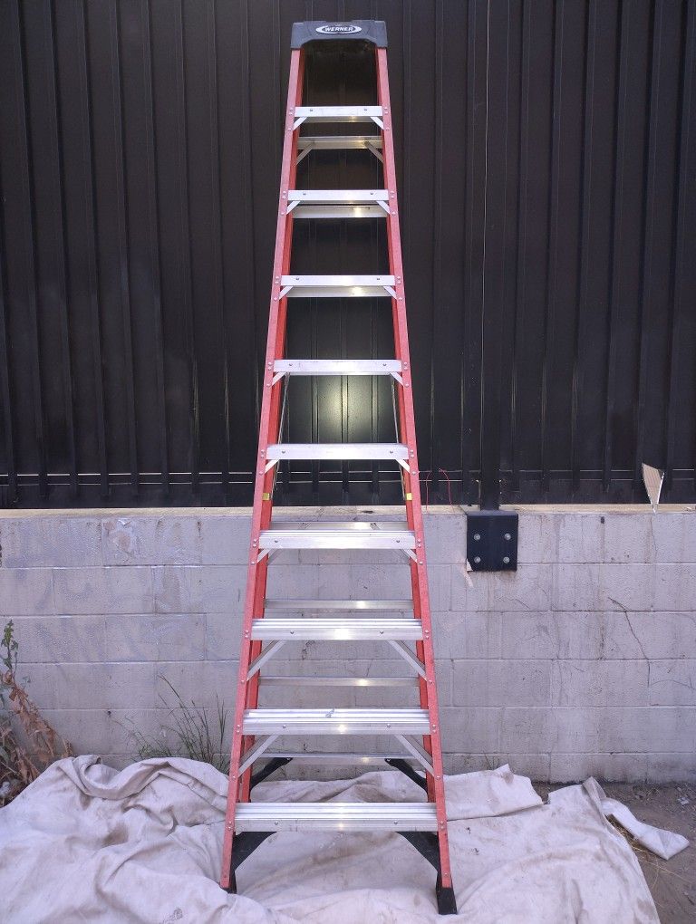 Werner 12'ft Fiber Glass Latter
