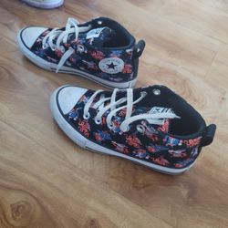 kids size 2 converse 