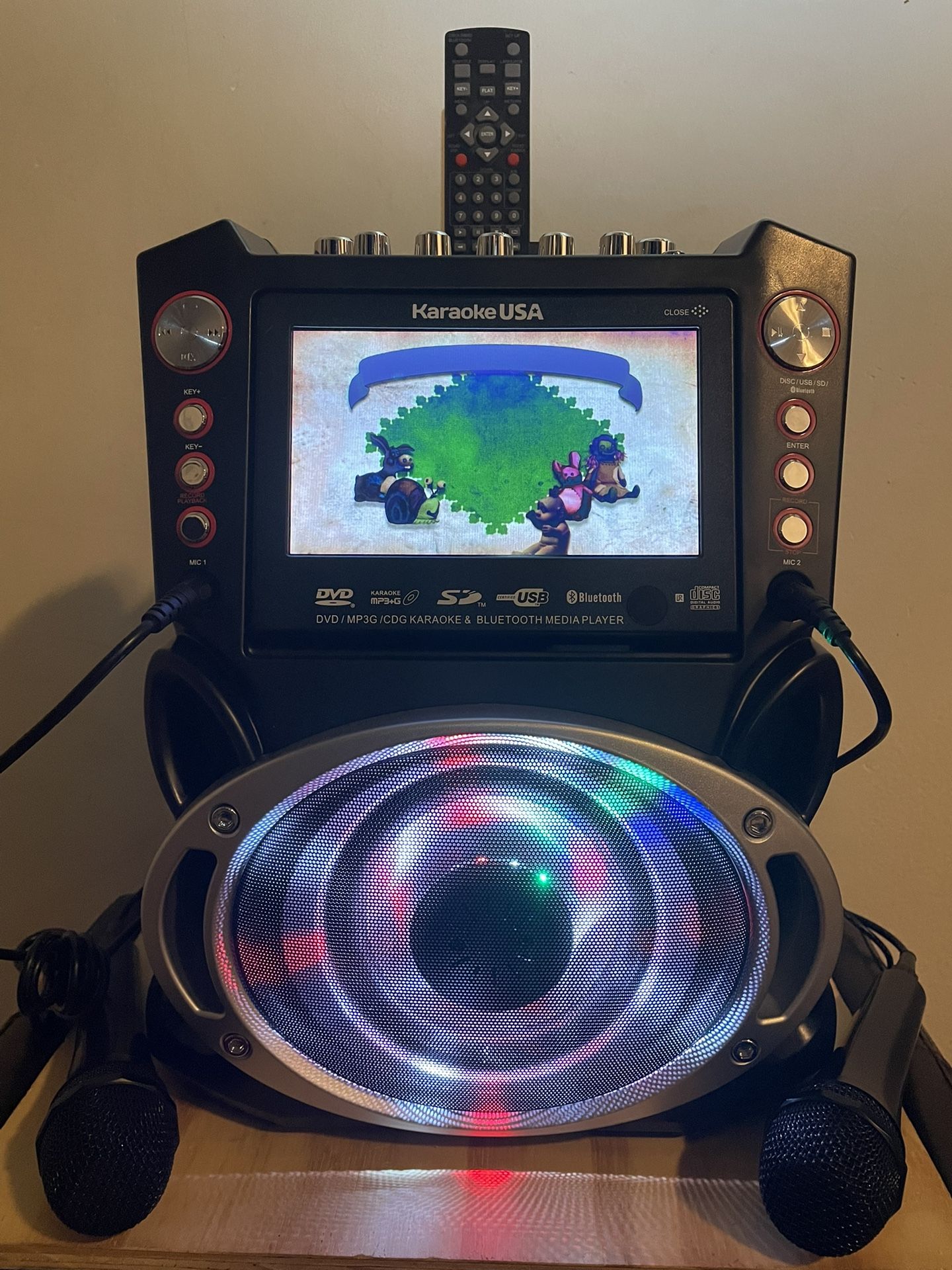 Nice, good sound and good condition KARAOKE USA