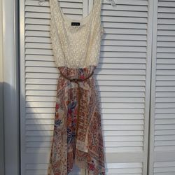 AUW Size 4 Knee Length Dress 