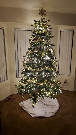 7 1/2 Ft Lighted Christmas Tree