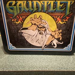 Gauntlet Lunch Box 