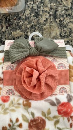 Baby Blanket With Two Headbands