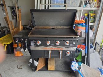 36 inch 4 burner blackstone with air fryer. 500 obo. Tank not included