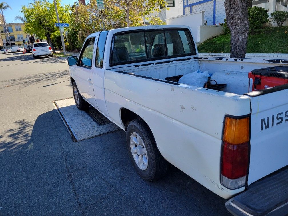 Top Condition! Check Out This 1996 Nissan Truck (Photos) - eqmuq0j