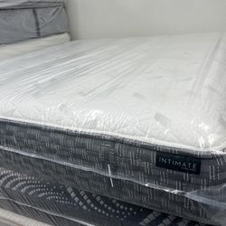 CALIFORNIA KING SIZE KING KOIL (MEDIUM-FIRM) MATTRESS & BOX SPRINGS. BED SET