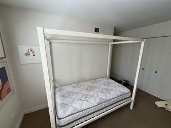 Twin bed canopy style with mattress