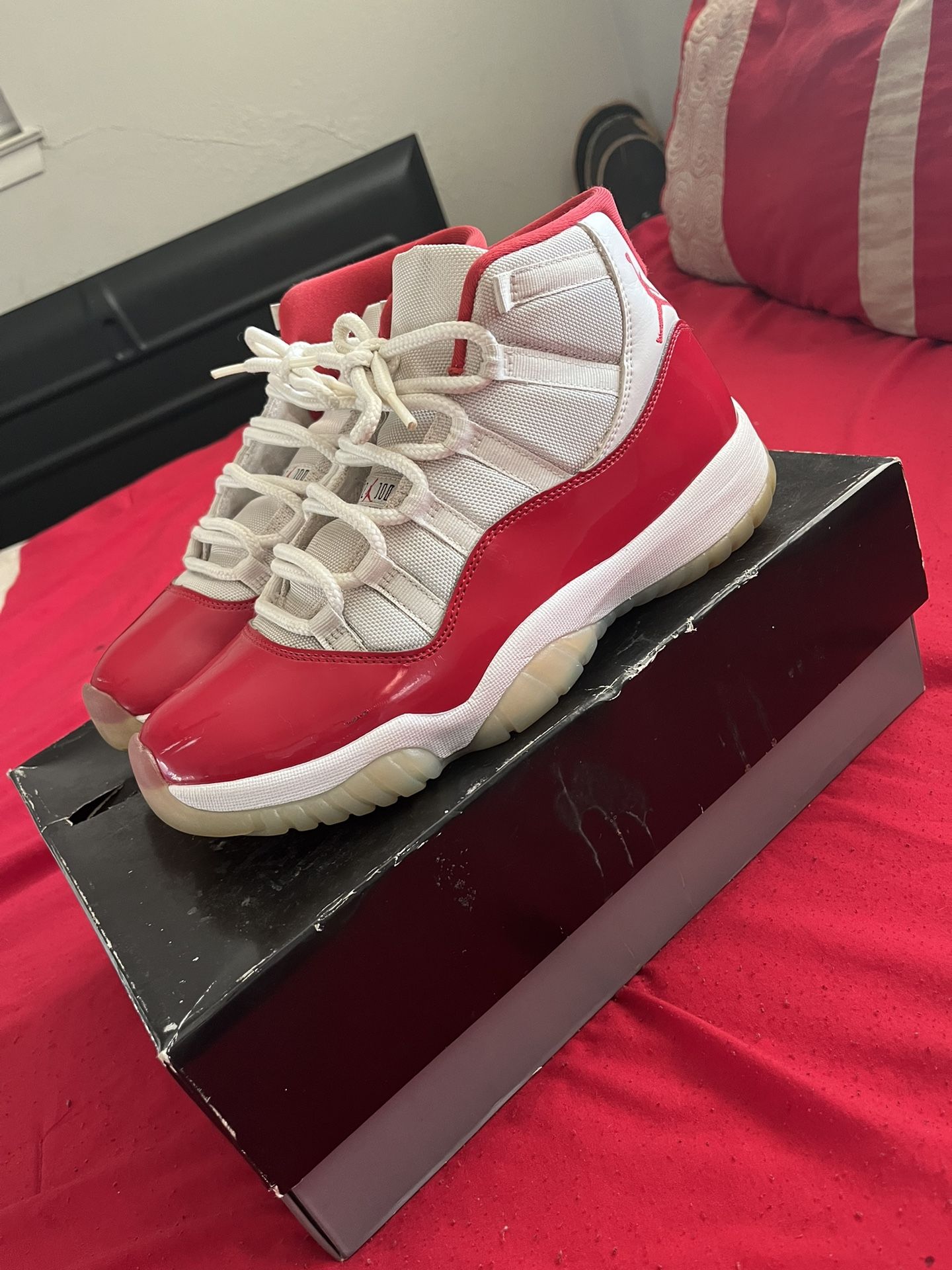 Air Jordan 11 “Cherry” Sz. 9.5