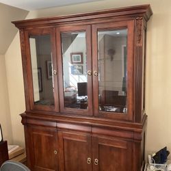 Ethan Allen British Classics Cherry Wood China Cabinet - Lights Up!