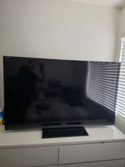 Sharp Aquos TV 65"