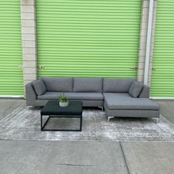 *Free Delivery* Gray Modern Sectional Couch Sofa