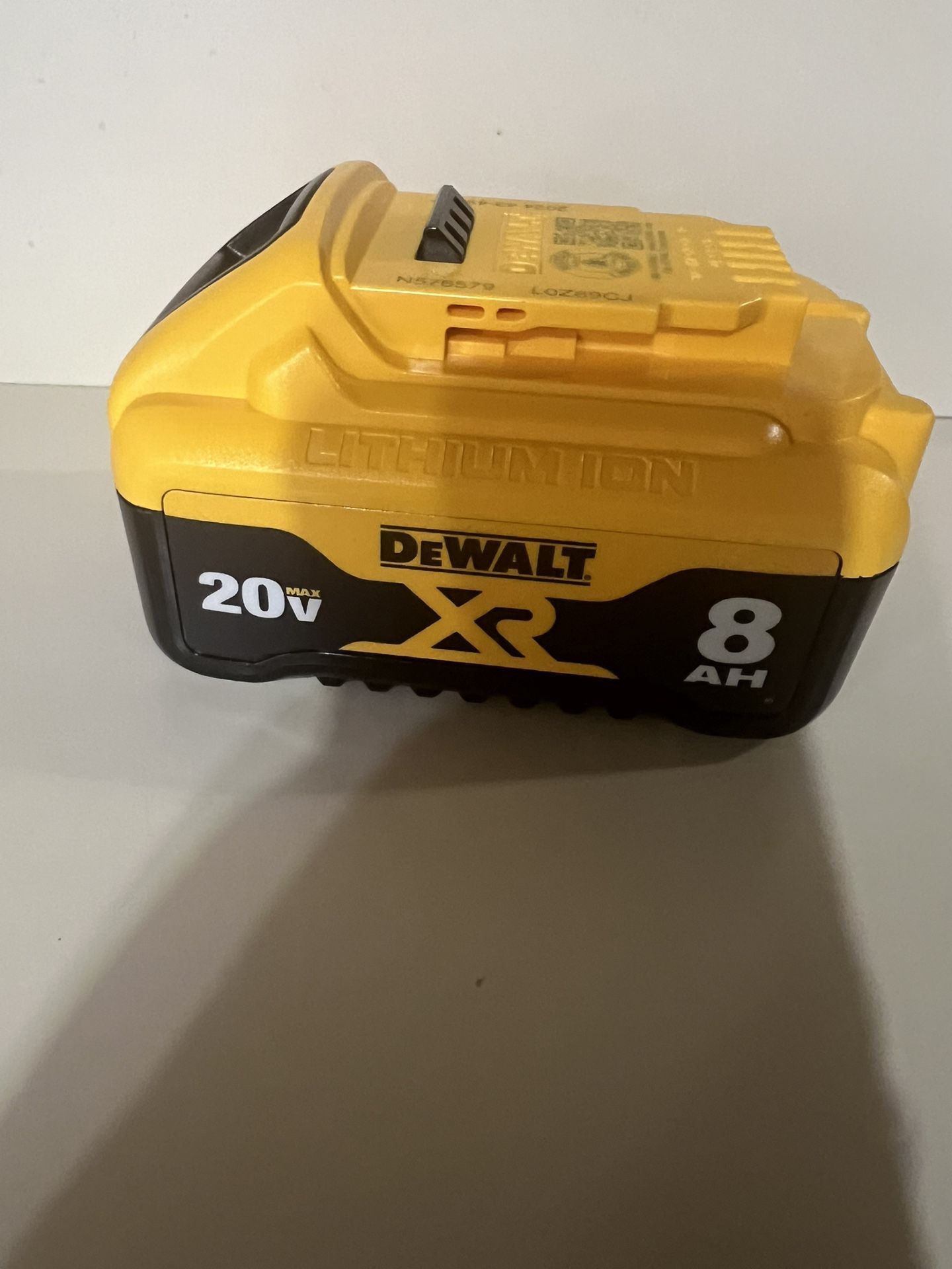 Dewalt battery 8AH