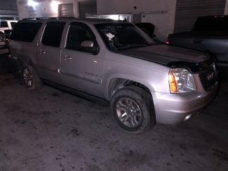 Parting out yukon XL all original OEM parts 5.3 4x4 07-14 GMC