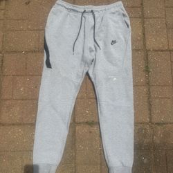 NIKE TECH PANTS 
