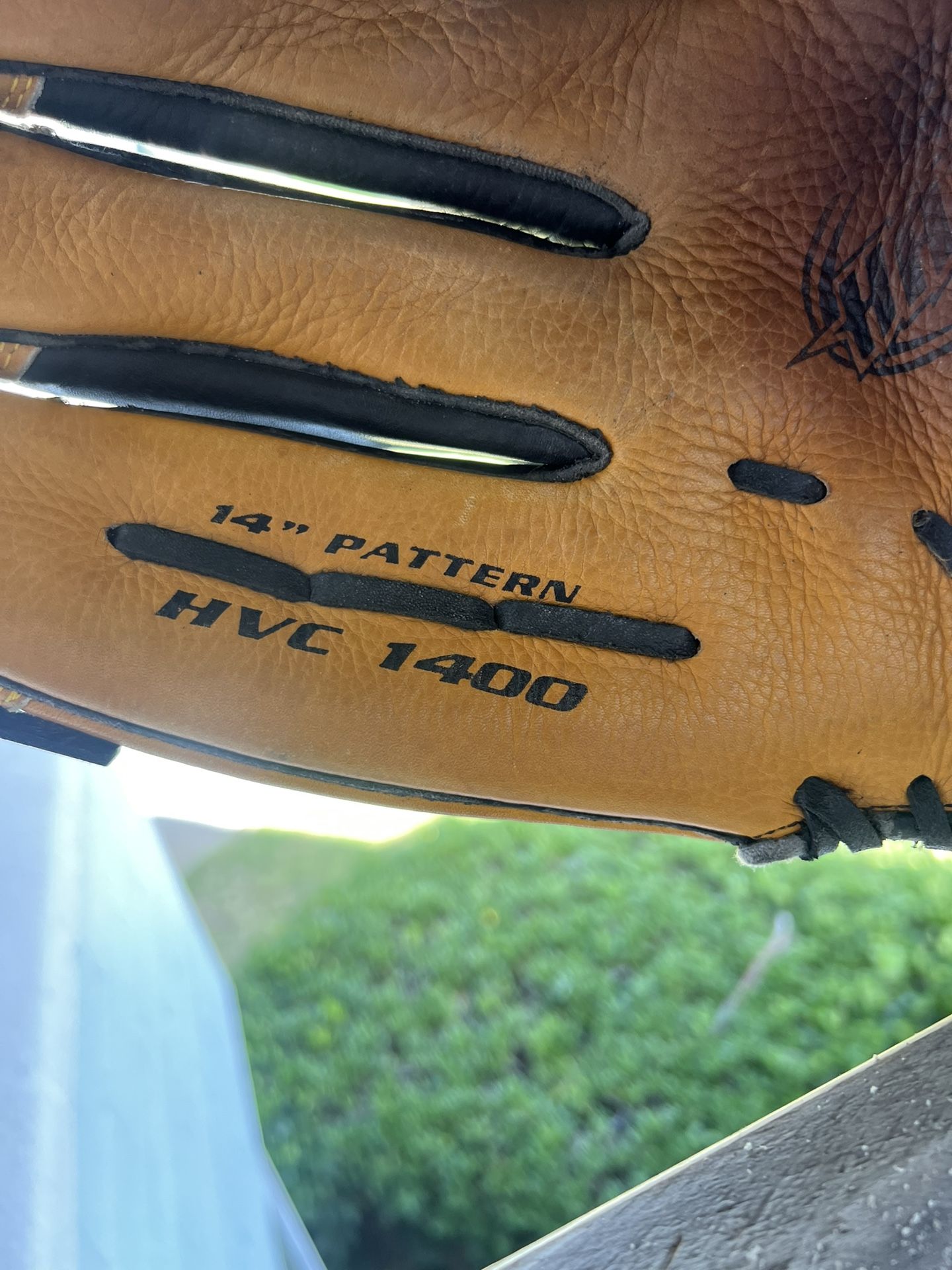 14” Easton Baseball or Softball Glove Havoc Series