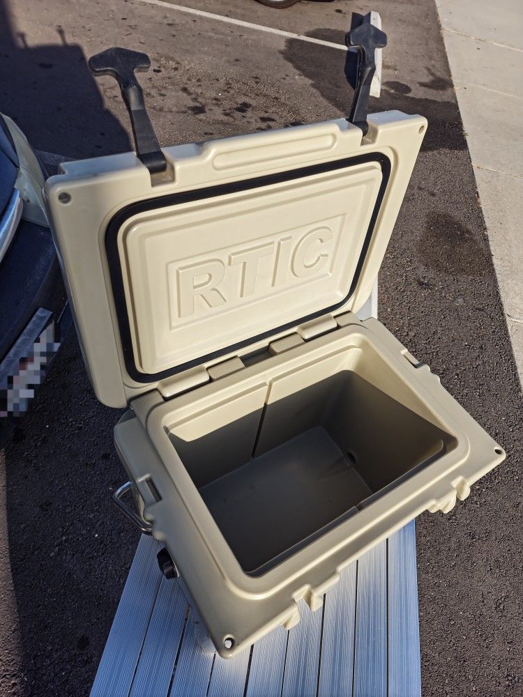 Rtic 20qt Hard Cooler (used $80 obo)