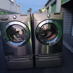 Beautiful LG All Electric Washer And Dryer Set With Pedastals! Delivery Available 