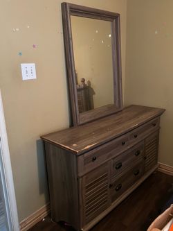 Free Dresser with Mirror 77053
