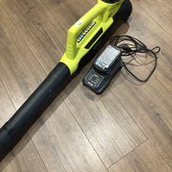 Powerful Ryobi blower with charger and battery