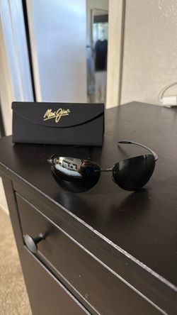 Maui Jim Aviator Sunglasses****